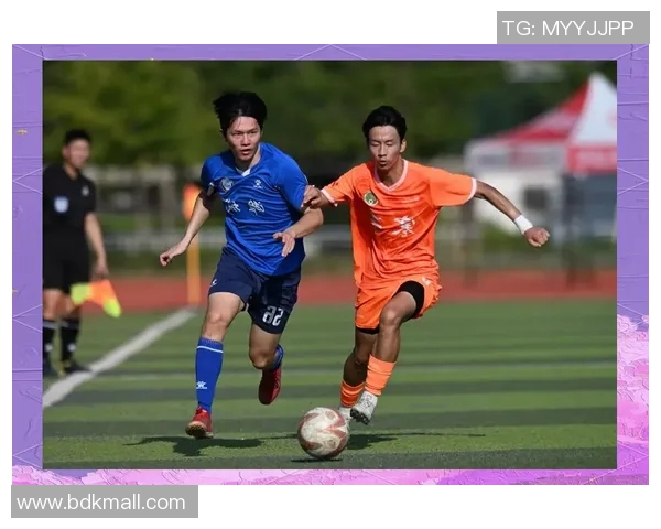 在绿茵场上追逐梦想的少年们挑选足球明星的热血成长故事