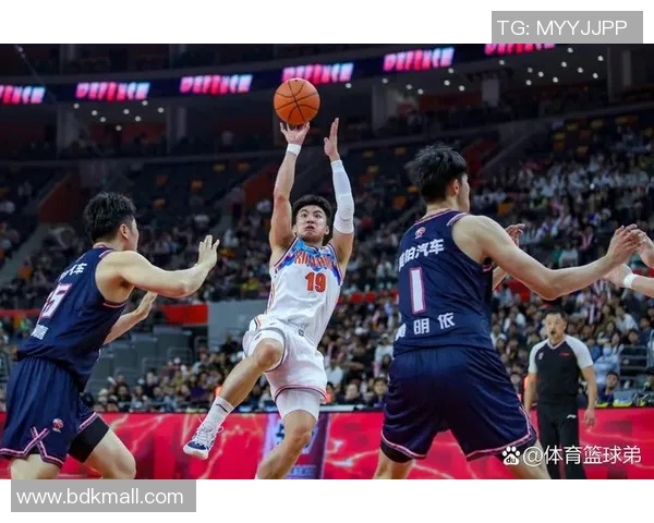 广州篮球队的转换之道：深度解析战术与球员的完美结合